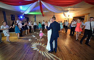 Pierwszy taniec na weselu Dominiki i Kamila